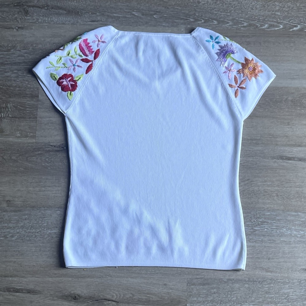 Vintage Floral Embroidered Ribbed Top White Medium V-Neck Michelle Nicole Blouse - Picture 8 of 8